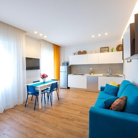 Shabby Chic Seaview Apartments カステッランマーレ・ディ・スタービア エクステリア 写真