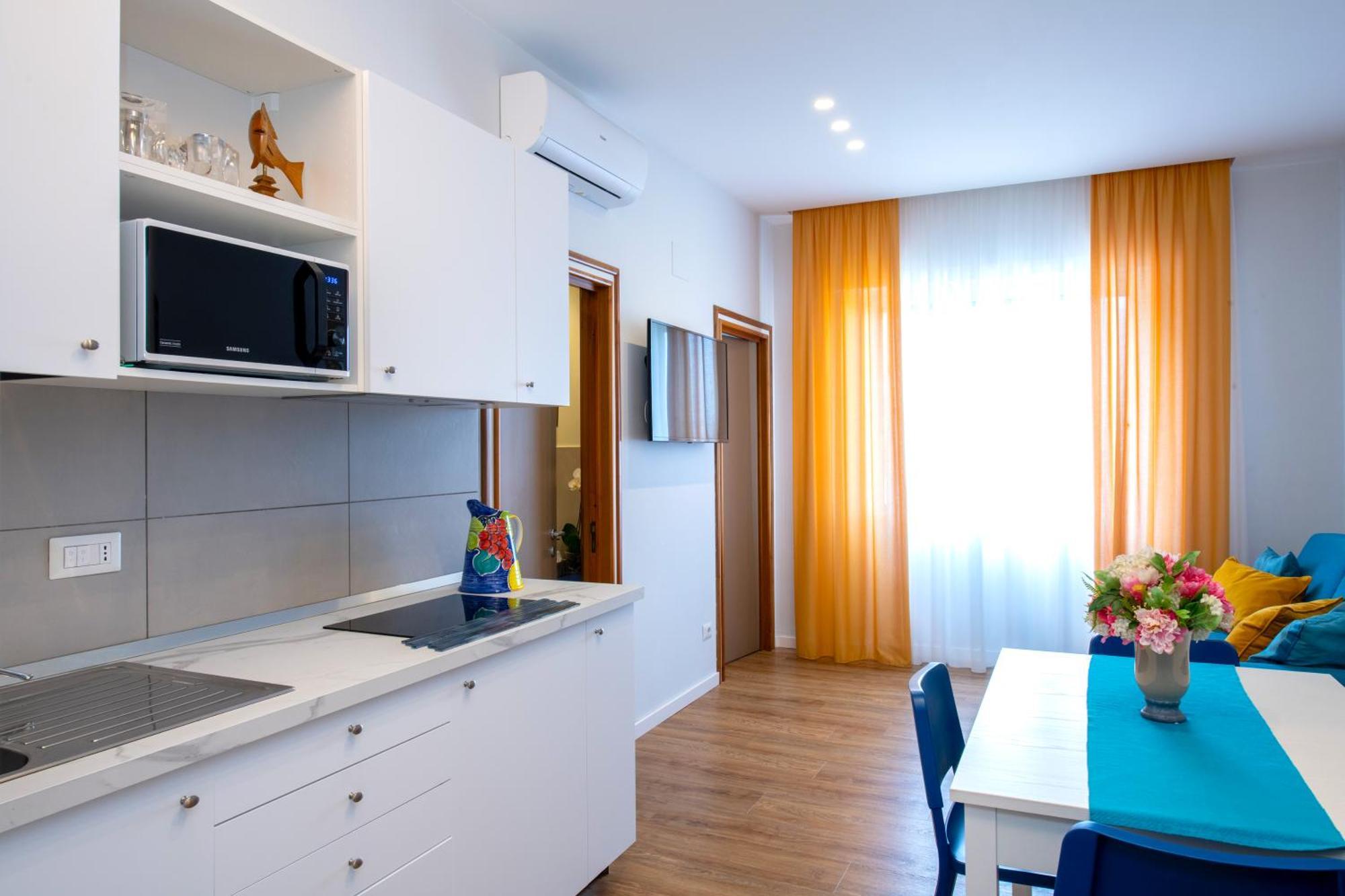 Shabby Chic Seaview Apartments カステッランマーレ・ディ・スタービア エクステリア 写真